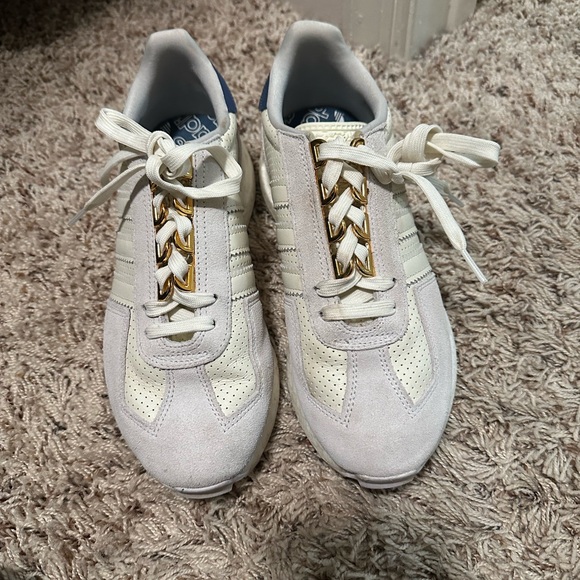 Adidas sneakers - Picture 1 of 3